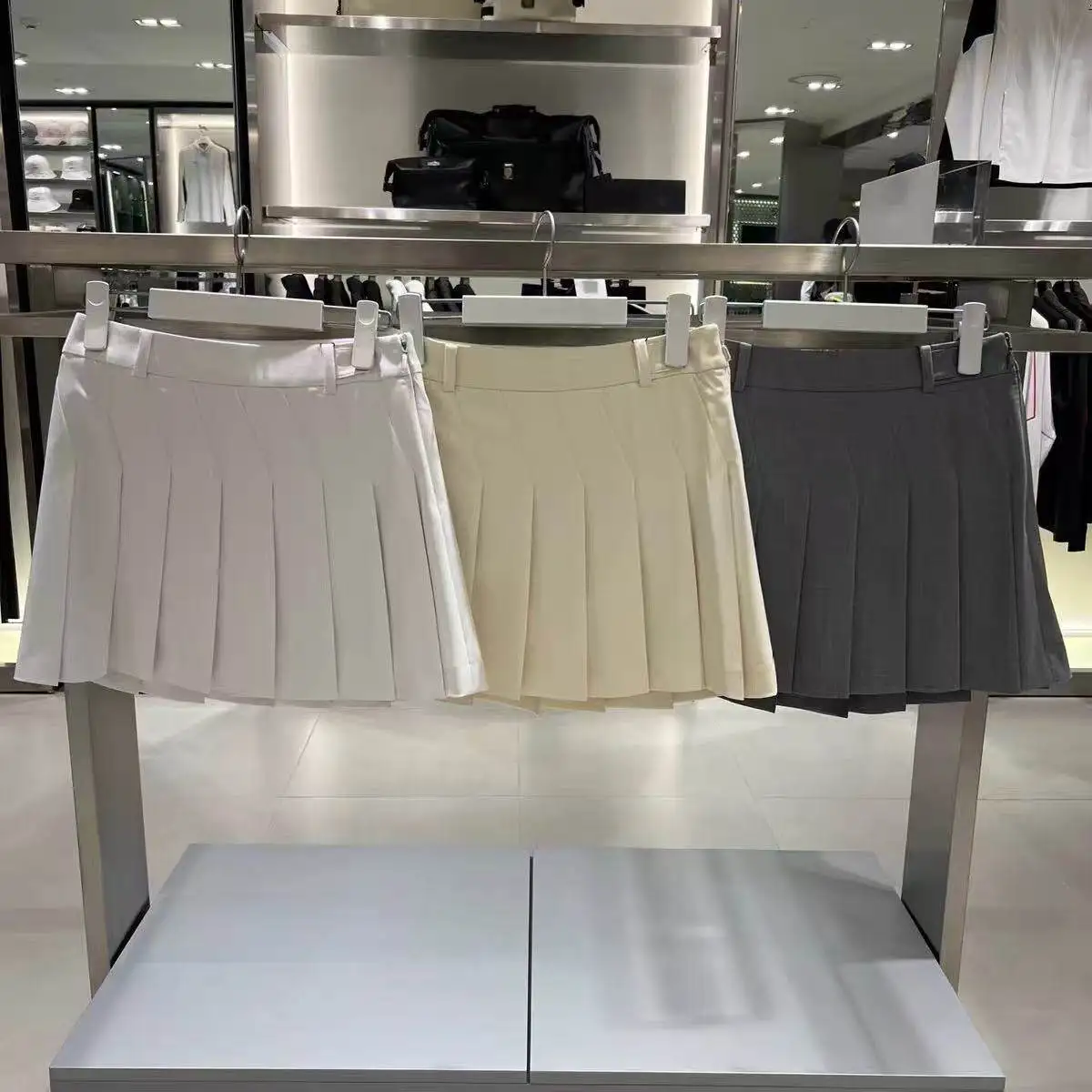 

Women's Golf Pleated Skirt Summer Korean Fashion Irregular Hem Mini Skort Slim Fit Athletic Baseball Skirt Chic Sports Wear