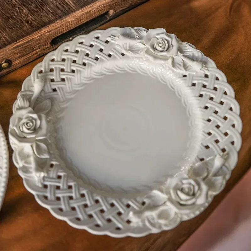French Romantic Ceramic Pinch Flower Delicate Dim Sum Plate Embossed Afternoon Tea Dessert Plate