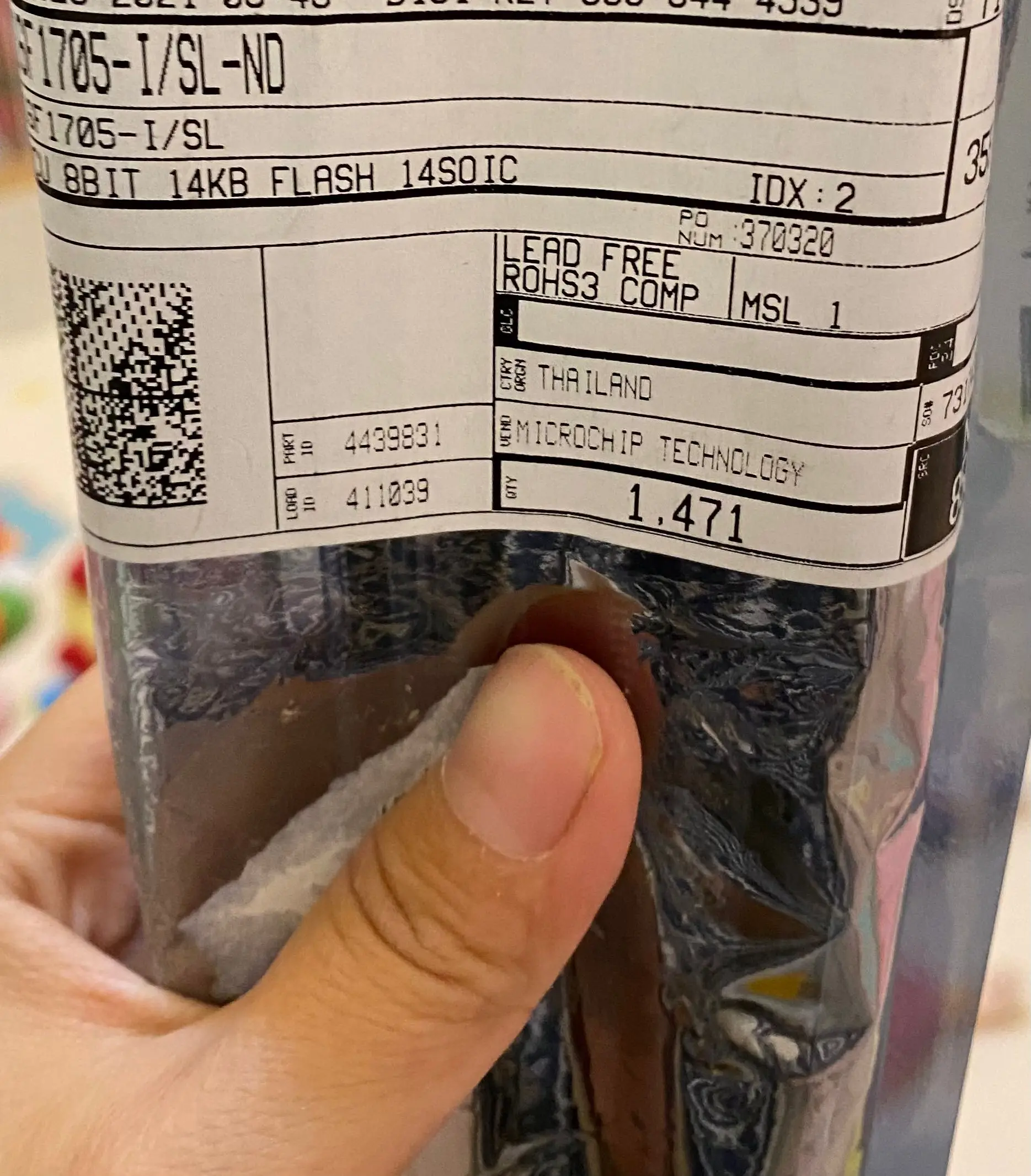 Флэш-память 32 МГц, 8K @ x14bit RAM:1 Кб