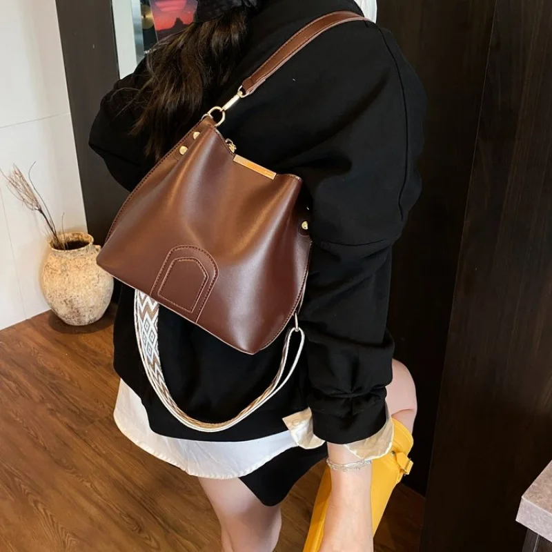 

Business Leather Tote Bag Large Capacity Professional Women Commuter Bag With Logo High-End Durability