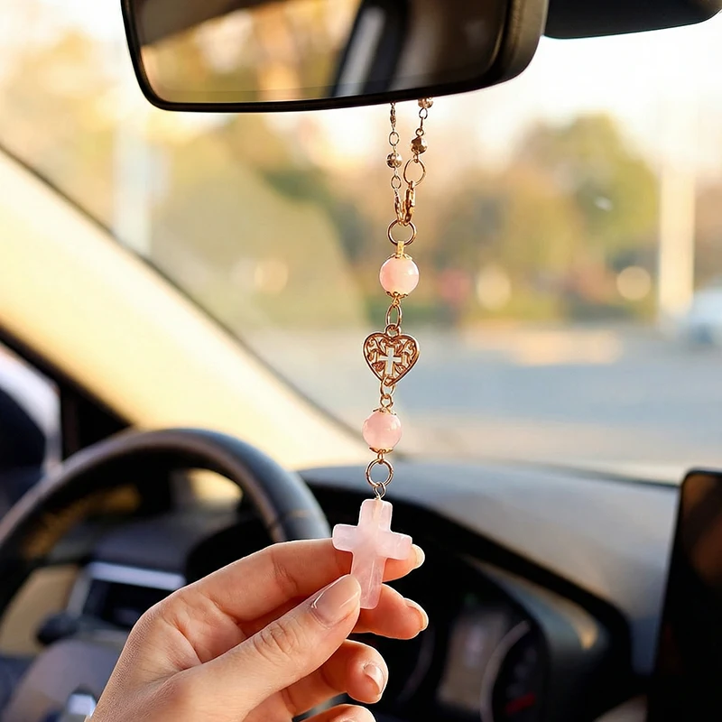 Elegante Cruz de Cuarzo Rosa Natural, Accesorios para Auto, Colgante de Espejo Retrovisor con Cuentas de Corazón y Cristal para Mujeres, Decoración Interior de Auto