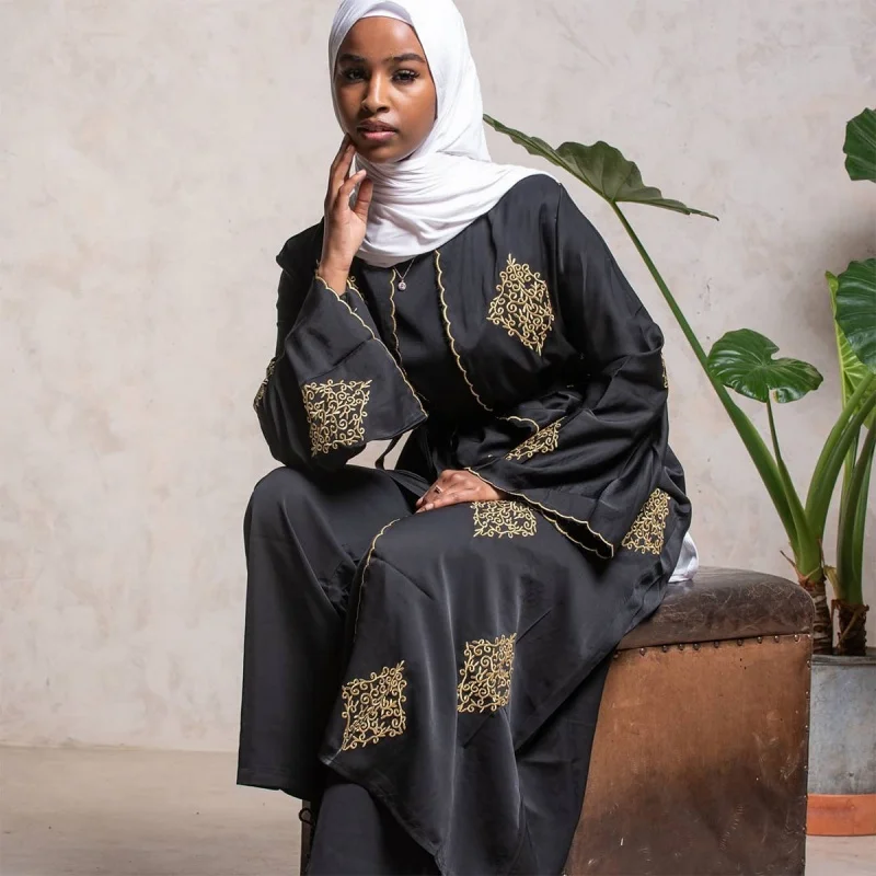 Moda nueva ropa de mujer musulmana línea de oro máquina de posicionamiento bordado cárdigan Dubai bata Kimono Abaya