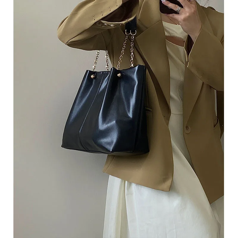 Large Capacity Women\'s One Shoulder Bags Chain PU Leather Vintage Casual Ladies European Style Black/White Solid Spring Handbags