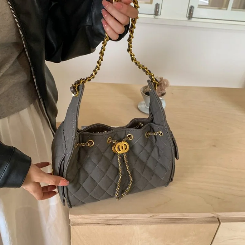 حقيبة كتف نسائية فاخرة مصممة من الجلد حقيبة يد كروس أنيقة للنساء محفظة حمل حقيبة ساعي أنيقة كلاسيكية خالدة