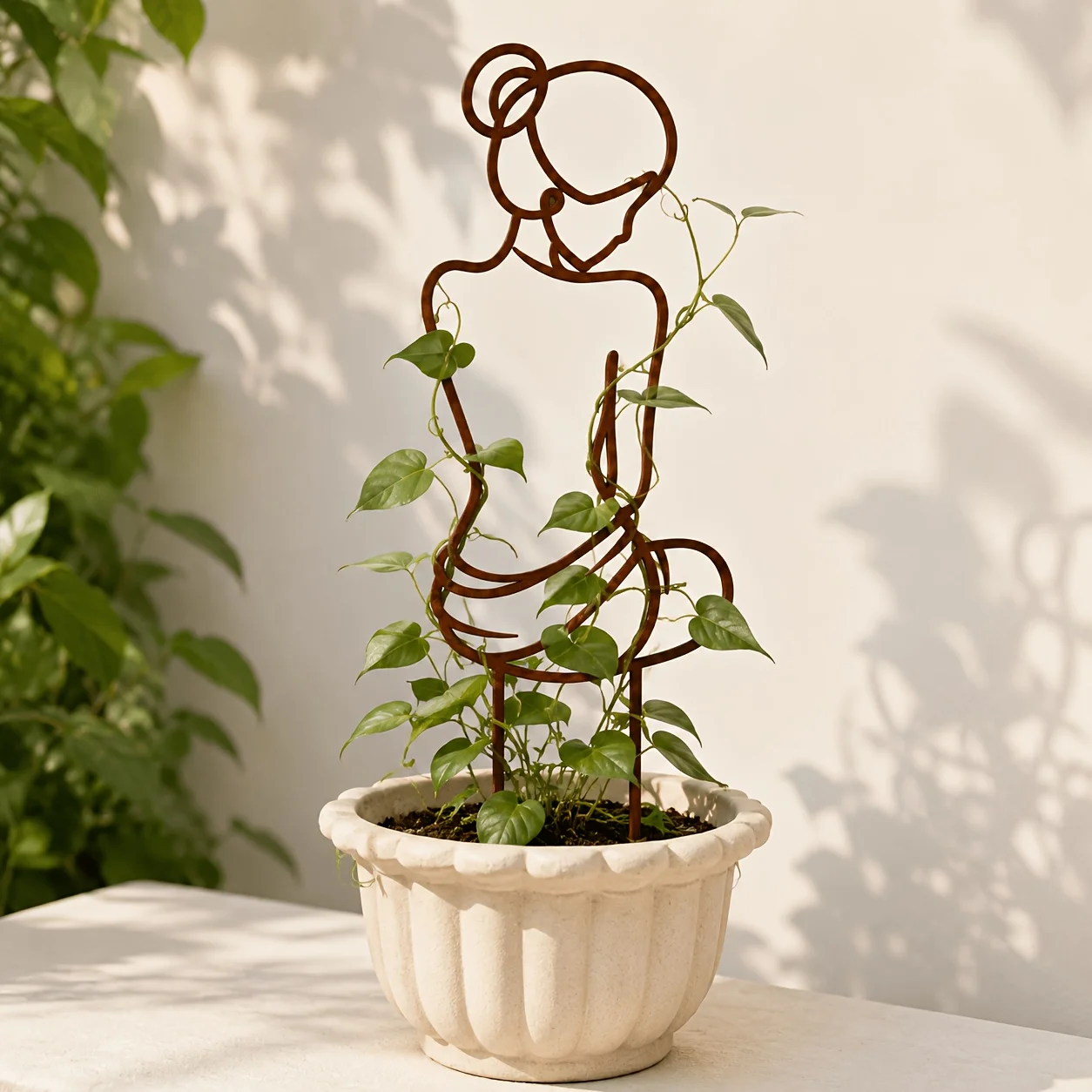 Elegant Line Women's Iron Climbing Frame Vintage Minimalist Artistic Shape for Garden Decoration Climbing Plants Plant Trellis