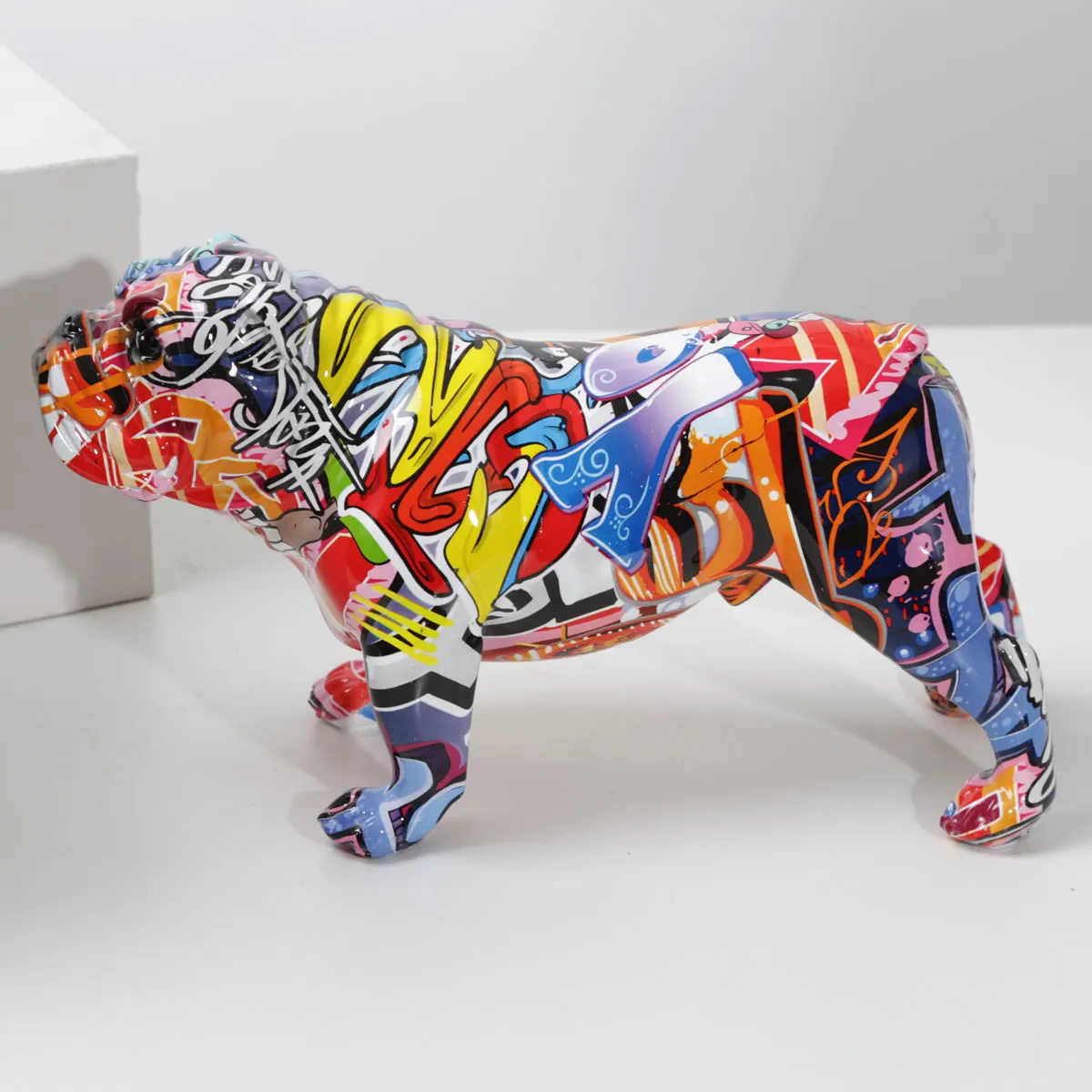

Pet Statue Creativity Bulldog Wholesale Graffiti Water Transfer Office Ornaments Printing Resin Bulldog Home Decor Modern Crafts