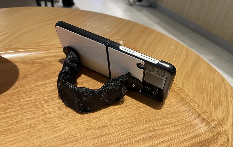 Capa de telefone de couro bonito com alça de pulso para Samsung Galaxy Z Flip6, Flip 4, 3, 4, 2, 1, moda coreana