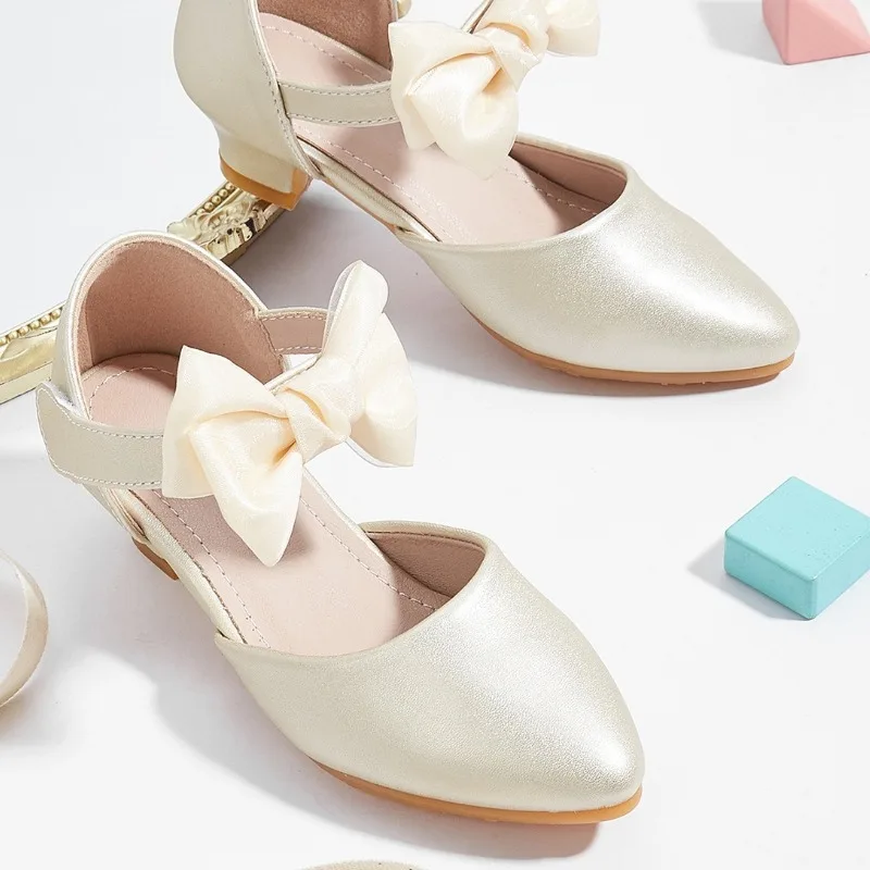 

Летние детские сандалии-принцессы 2026: Новая корейская коллекция, мягкие лоферы для девочек, легкие люксовые модные женские сандалии с бантом