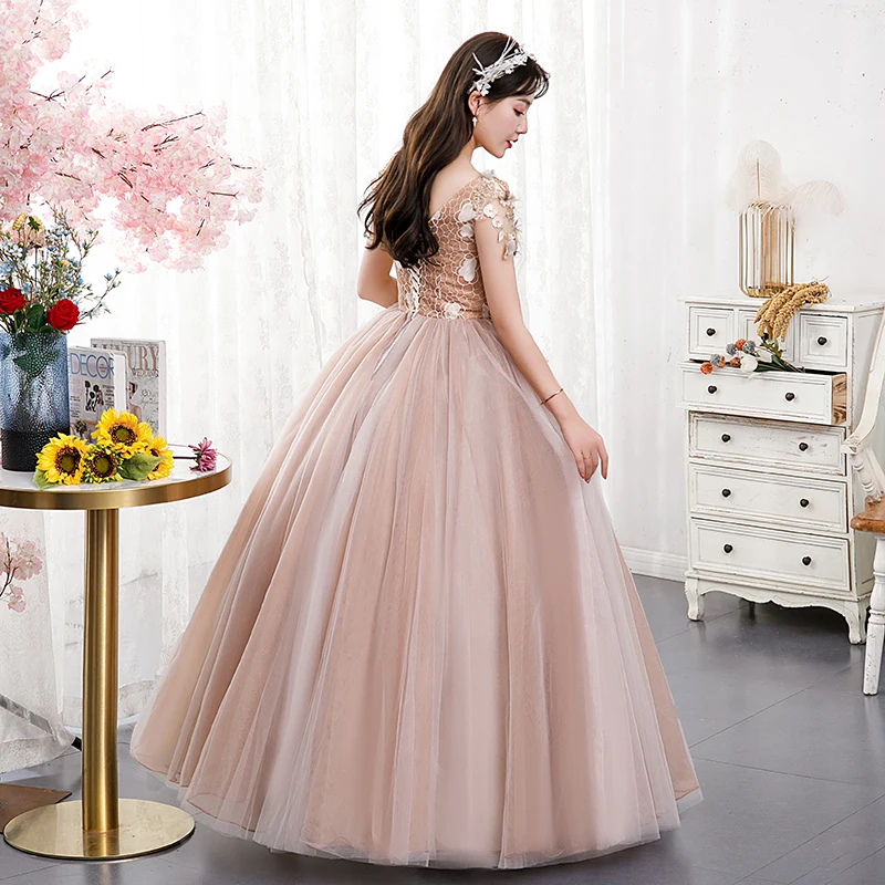 New Vestidos de Quinceaneras ชุดลูกไม้คอวีแขนกุดคลาสสิกขนาดพิเศษชุดไปงานเต้นรำยาวหวานสง่างาม