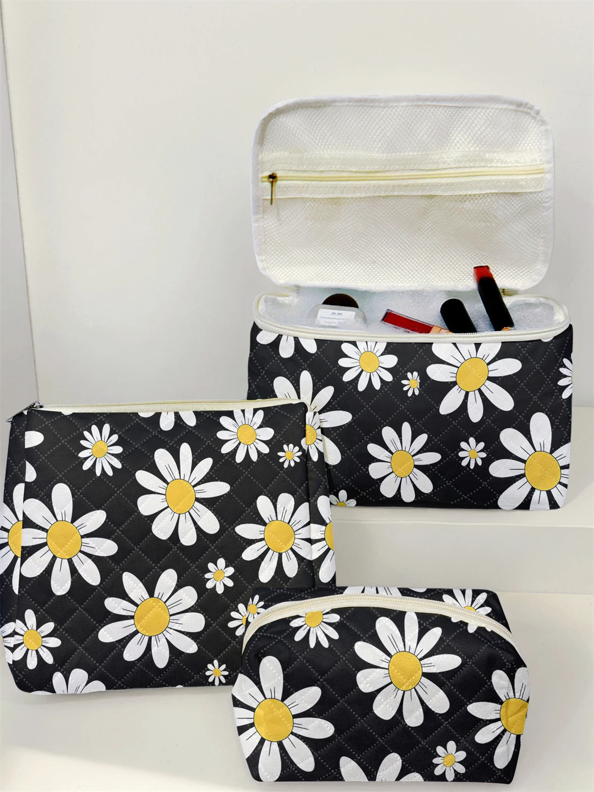 

1 Set Portable Makeup Bag, Large Capacity Design, Easily Accommodate Your Cosmetics, Lightweight And Portable For Storing Cosmet