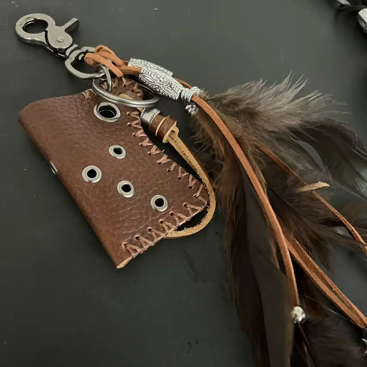 Original Vintage Kmrii Style Feather Lighter Bag Hanger