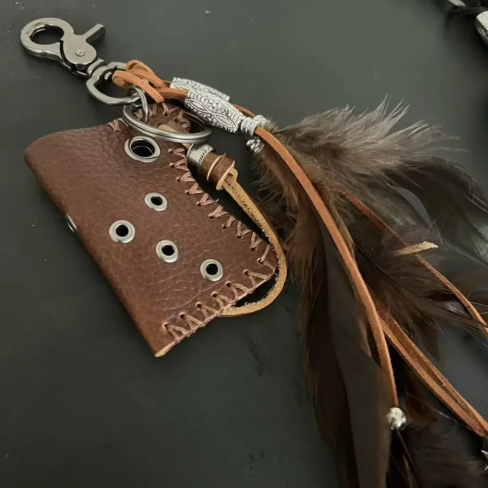 Original Vintage Kmrii Style Feather Lighter Bag Hanger
