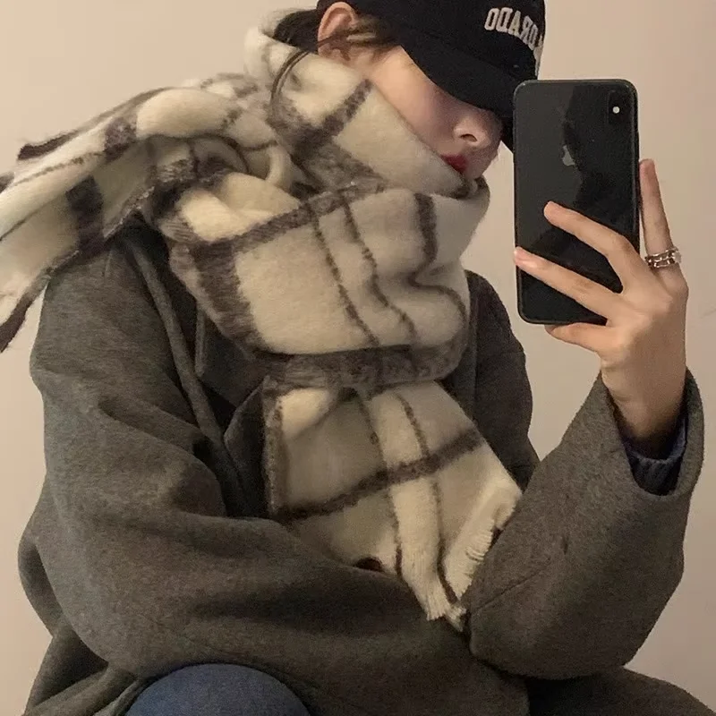 

2025 Новый модный и универсальный шарф, утолщенная и теплая клетчатая шаль для зимы, нежный и универсальный утеплитель для шеи