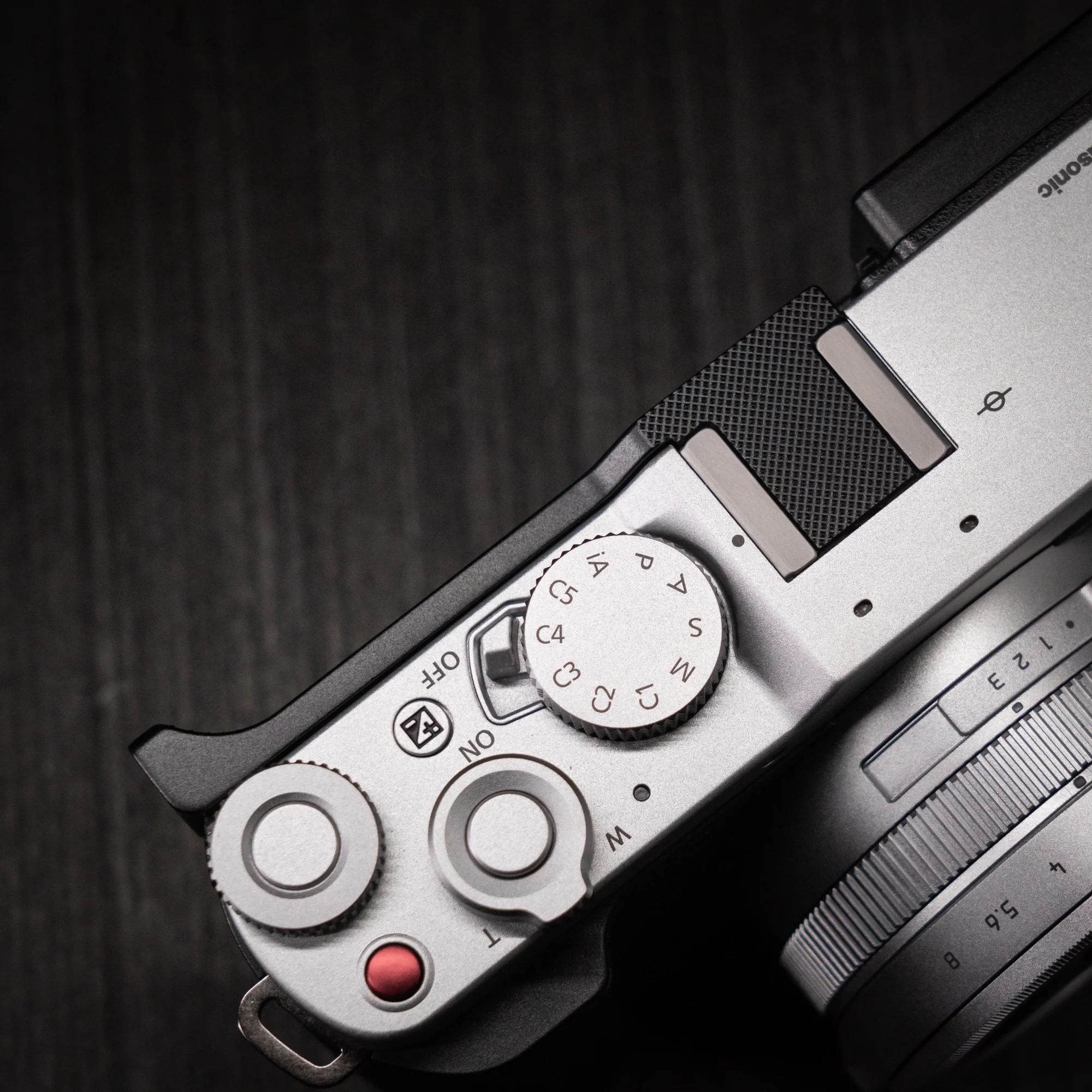 Aluminium-Metall-Handgriff für Panasonic LUMIX L10 Kamera, ergonomisch gestaltet. – Detail 12