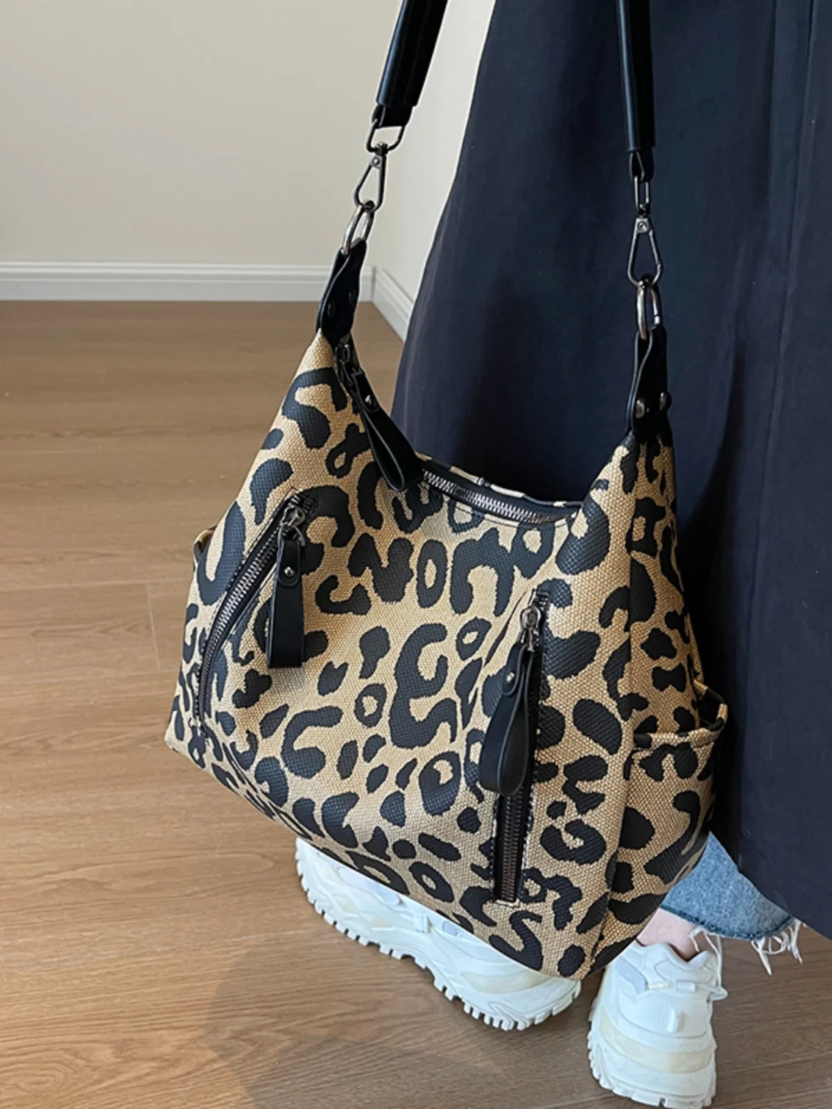 Fashion Leopard Print Large Capacity Bag 2023 New Women\'s Bag Versatile Crossbody Bag One Shoulder Underarm Bag Tote Bucket Bag