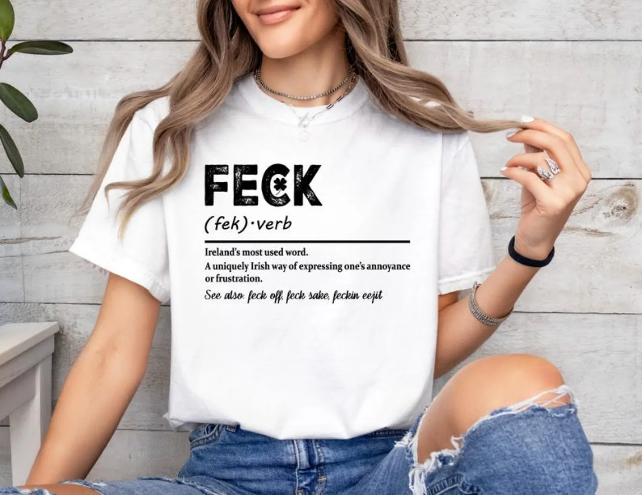 تي شيرت نسائي برسومات الكلمات الأيرلندية من Feck Definition تي شيرت شامروكس تصميم مضحك أنيق هدية لعيد القديس باتريك للجنسين