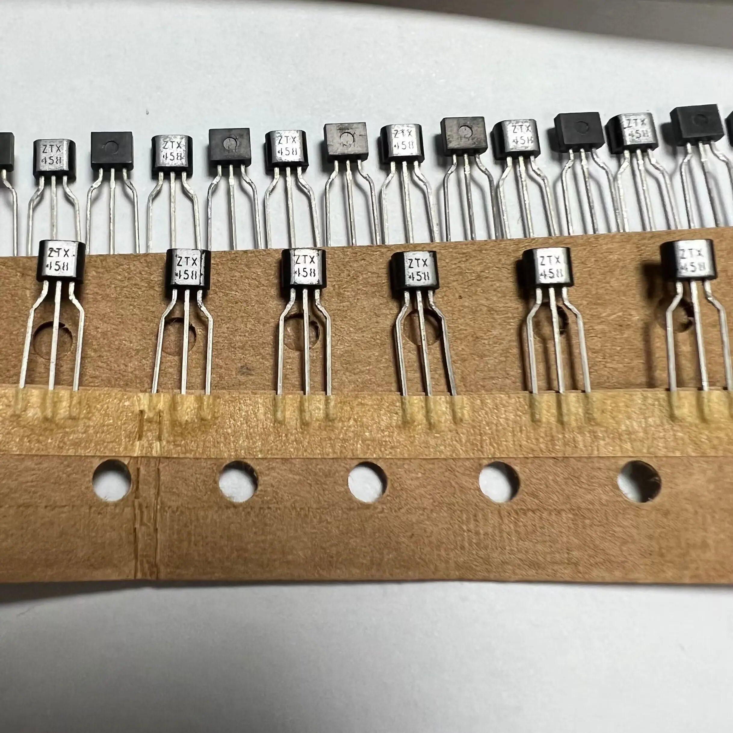 10PCS/LOT electronic components TO-92 ZTX458 ZTX558 ZTX658 ZTX758 ZTX751 ZTX651 2SK68A ZTX551 ZTX451 ZTX851 ZTX951