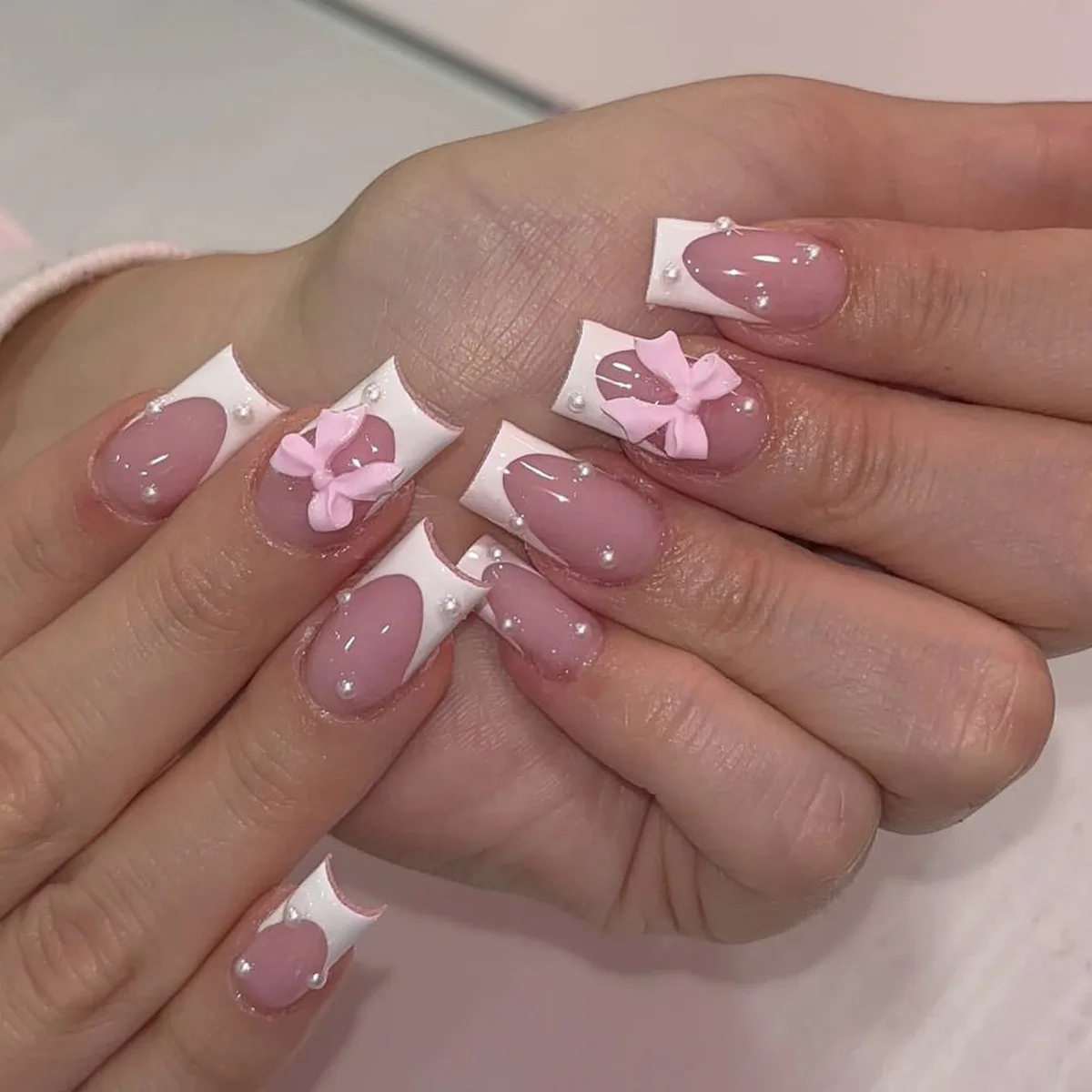 Nude rosa imprensa em unhas branco estilo francês cabeça quadrada unhas falsas encantos bowknot projetos moda capa completa dicas de unhas falsas