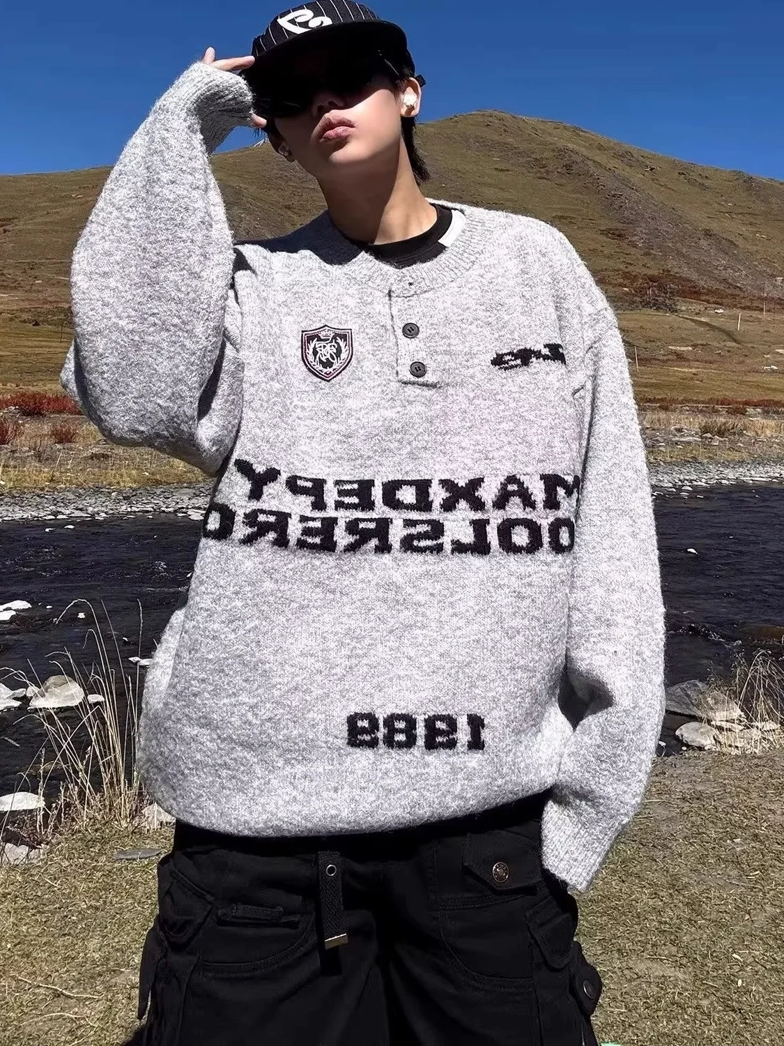 

Свитер с буквенным принтом в американском стиле ретро, мужской свободный вязаный топ с ленивым дизайном, мягкий средний калибр, длинный свек, круглый Ne