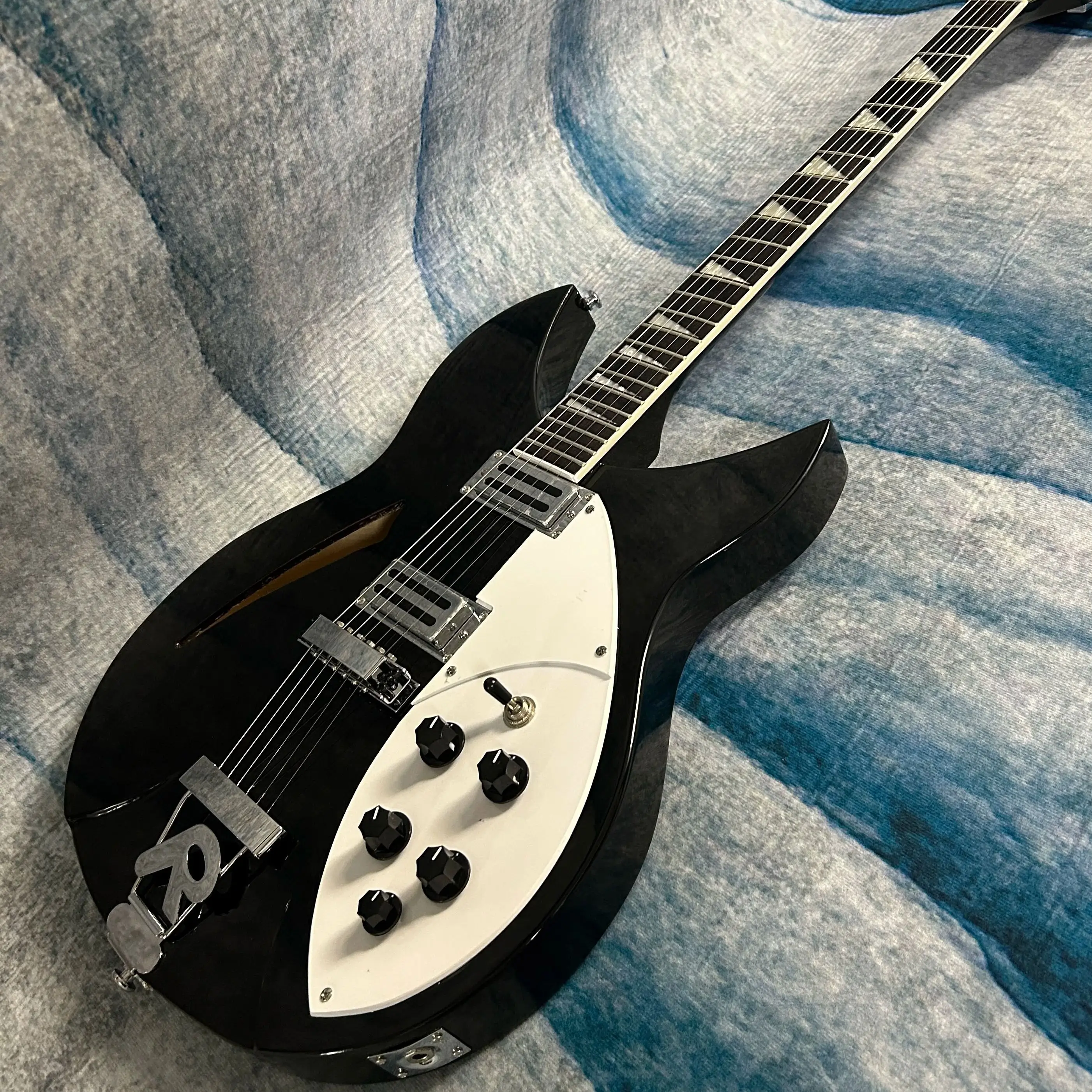 リッケンバック 330 バージョン エレキギター ブラックカ - Dobro Resonator Guitar のレビューと価格