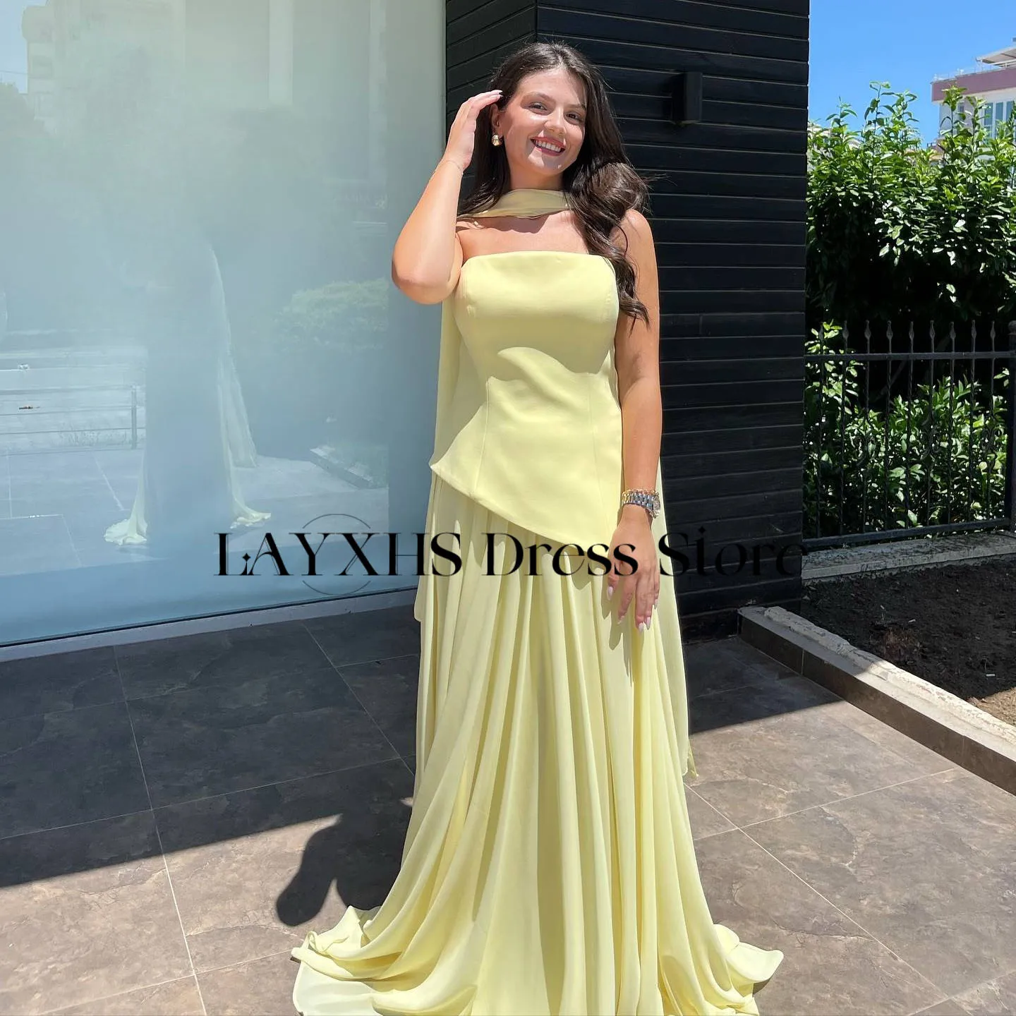 LAYXHS Abiti da sera eleganti senza spalline gialli A-Line Pieghe con spacco laterale Abiti da ballo lunghi fino al pavimento Abiti quinceañera personalizzati