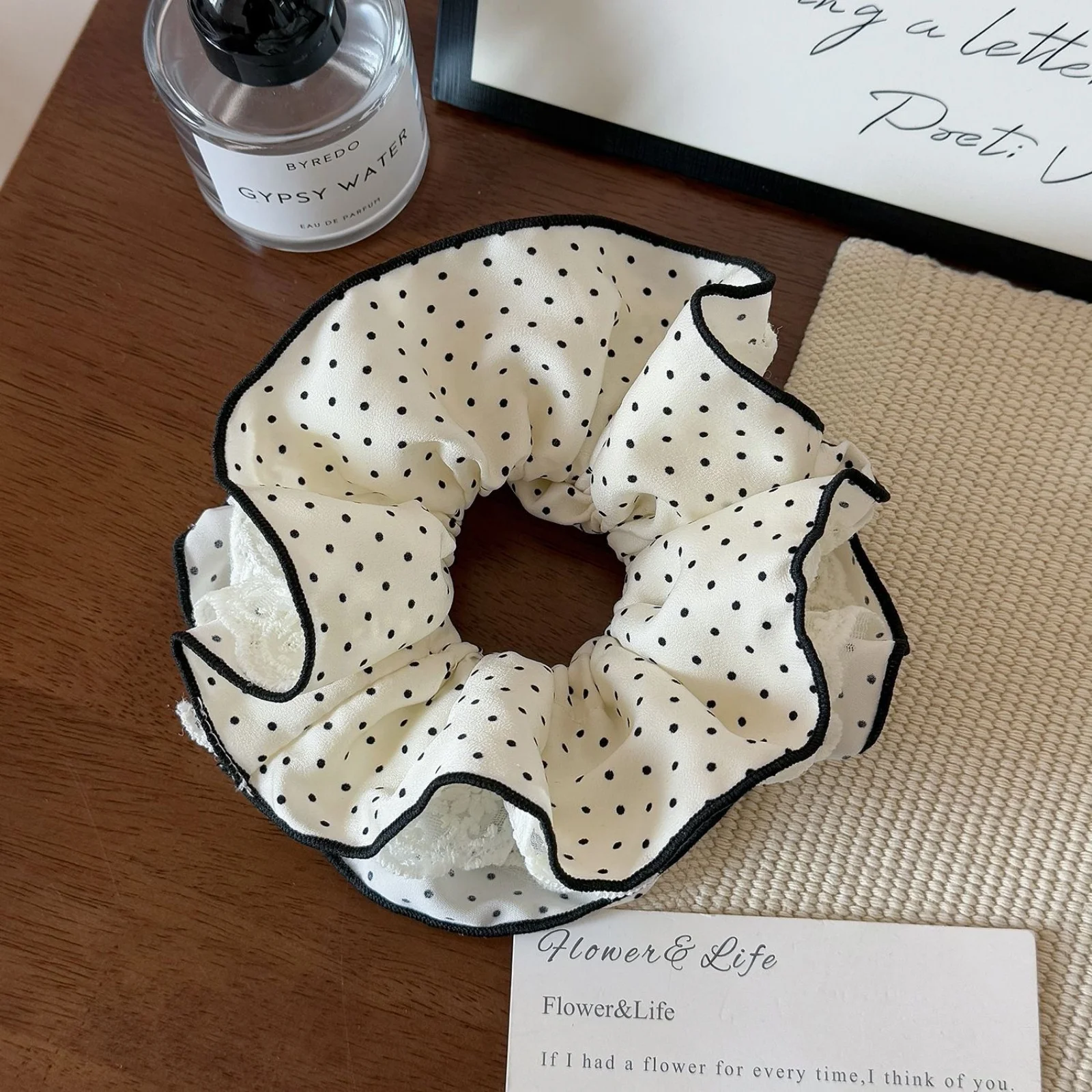 1 قطعة الحد الأدنى ومتعددة الاستخدامات الدانتيل تكدرت كبير Scrunchie إكسسوارات الشعر مع الراقية يشعر 2025 نمط جديد