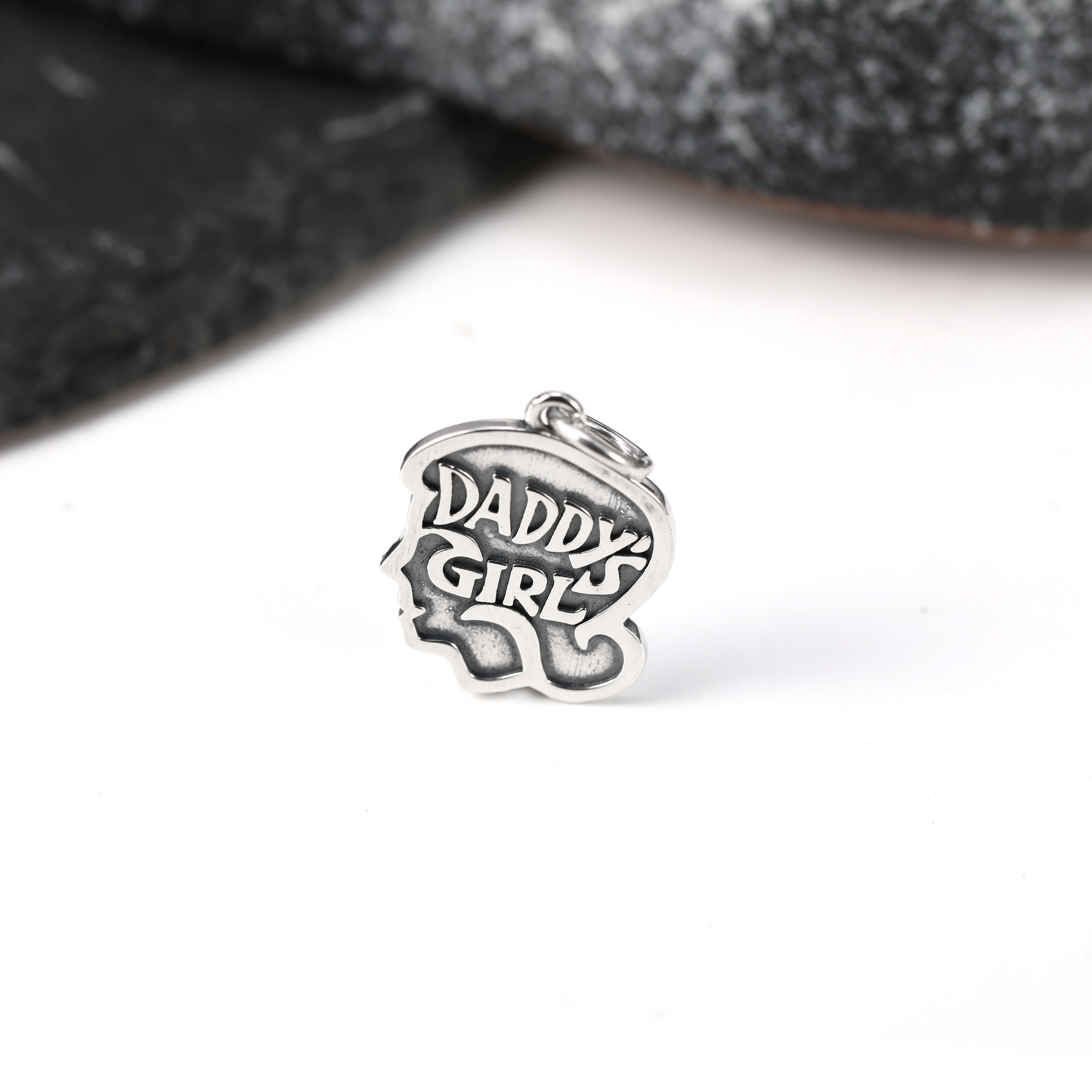 

DJ146 genuine 925 sterling silver fashionable and exquisite keychain accessory "Dad's girl" pendant