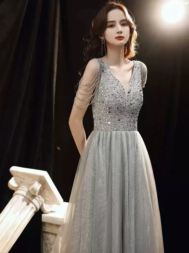 Vestidos de noche grises plateados, vestidos largos de fiesta con lentejuelas y cuentas brillantes, vestido de fiesta sin mangas con cuello en V y cordones en la espalda