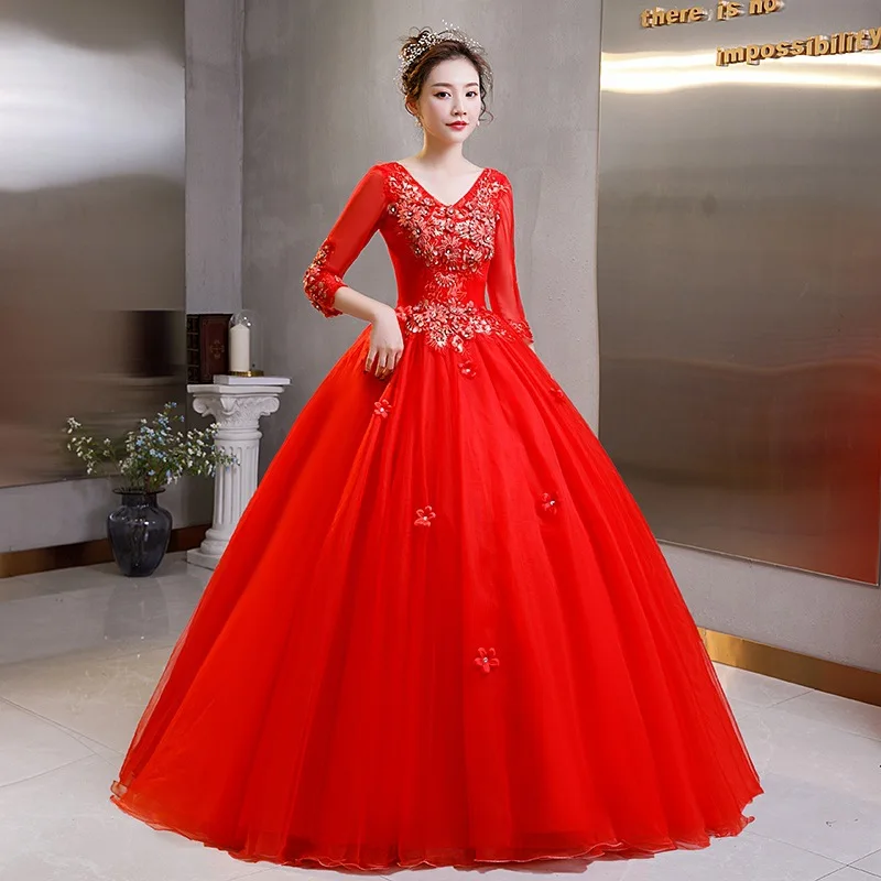 

Red Quinceanera Dresses New Fashion V-neck Lace Applique Suknia Balowa Classic Elegant Ball Gowns With Three Quarter Sleeves