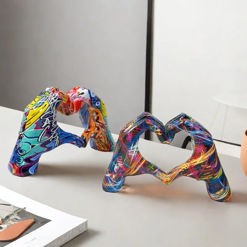 Graffiti Love Gesture Art Ornament, Resin Gesture Heart Shaped Statue Home Decoration Heart Shaped Statue Valentine's Day Gift