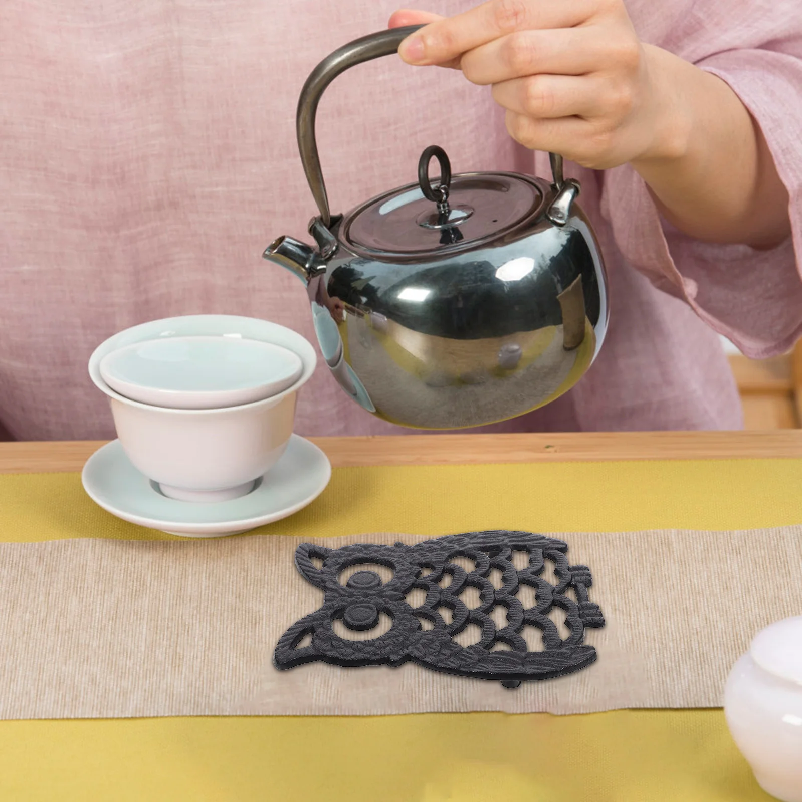 

Decorative Cast Iron Owl Trivet Heat Resistant Anti-Scald Pad for Kitchen Counter Dining Table Vintage Metal Pot Mat