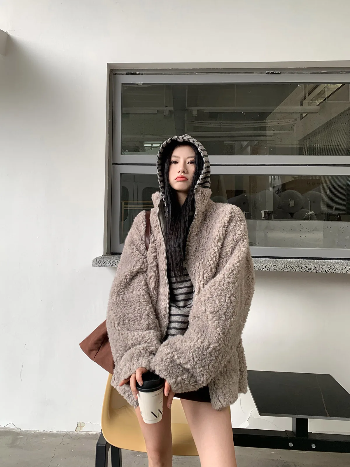 Joeyoo Zimowy Rozpinany Płaszcz z Ociepleniem z Owczej Skóry, Damski, Zintegrowany z Skórą i Futrem, Krótka Odzież Wierzchnia