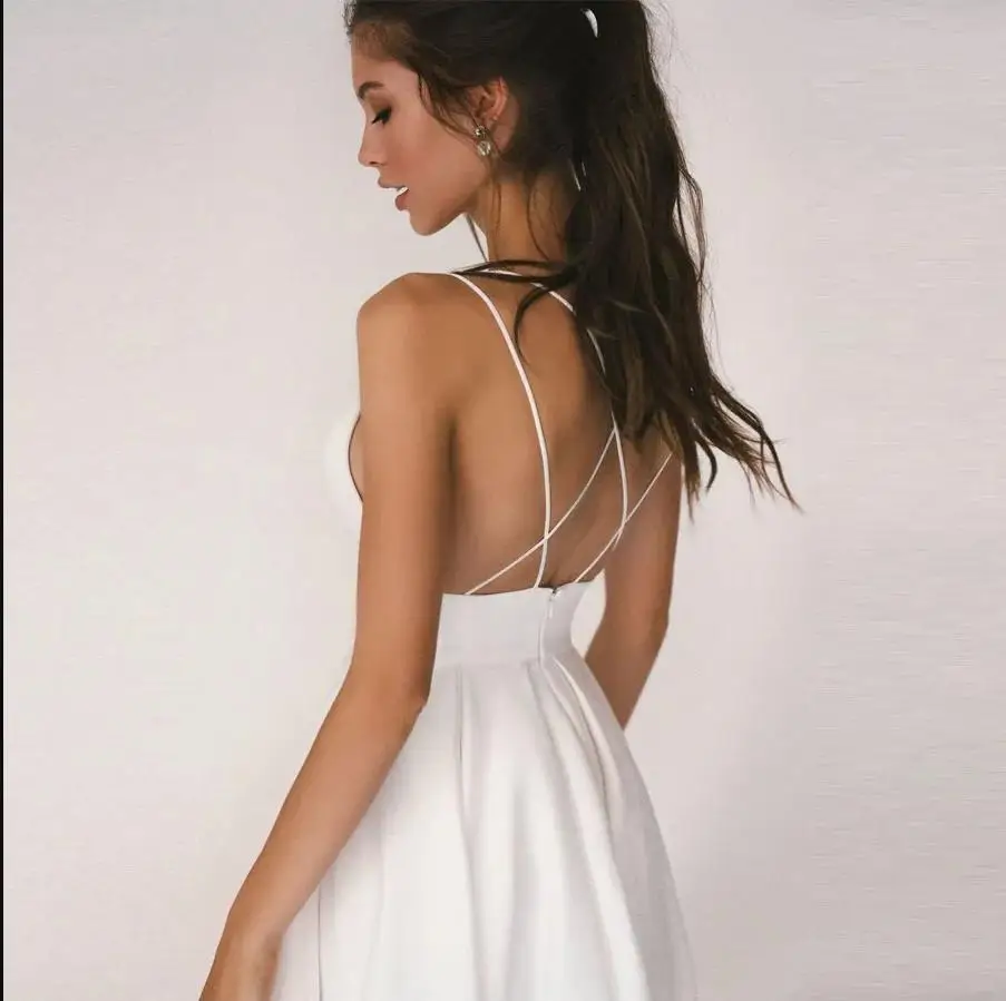 セクシーなショートウェディングドレス 2025 細いストラップ クロスデザイン シンプルなVネック サテン ブライダルドレス Aライン ウェディングドレス 花嫁衣装