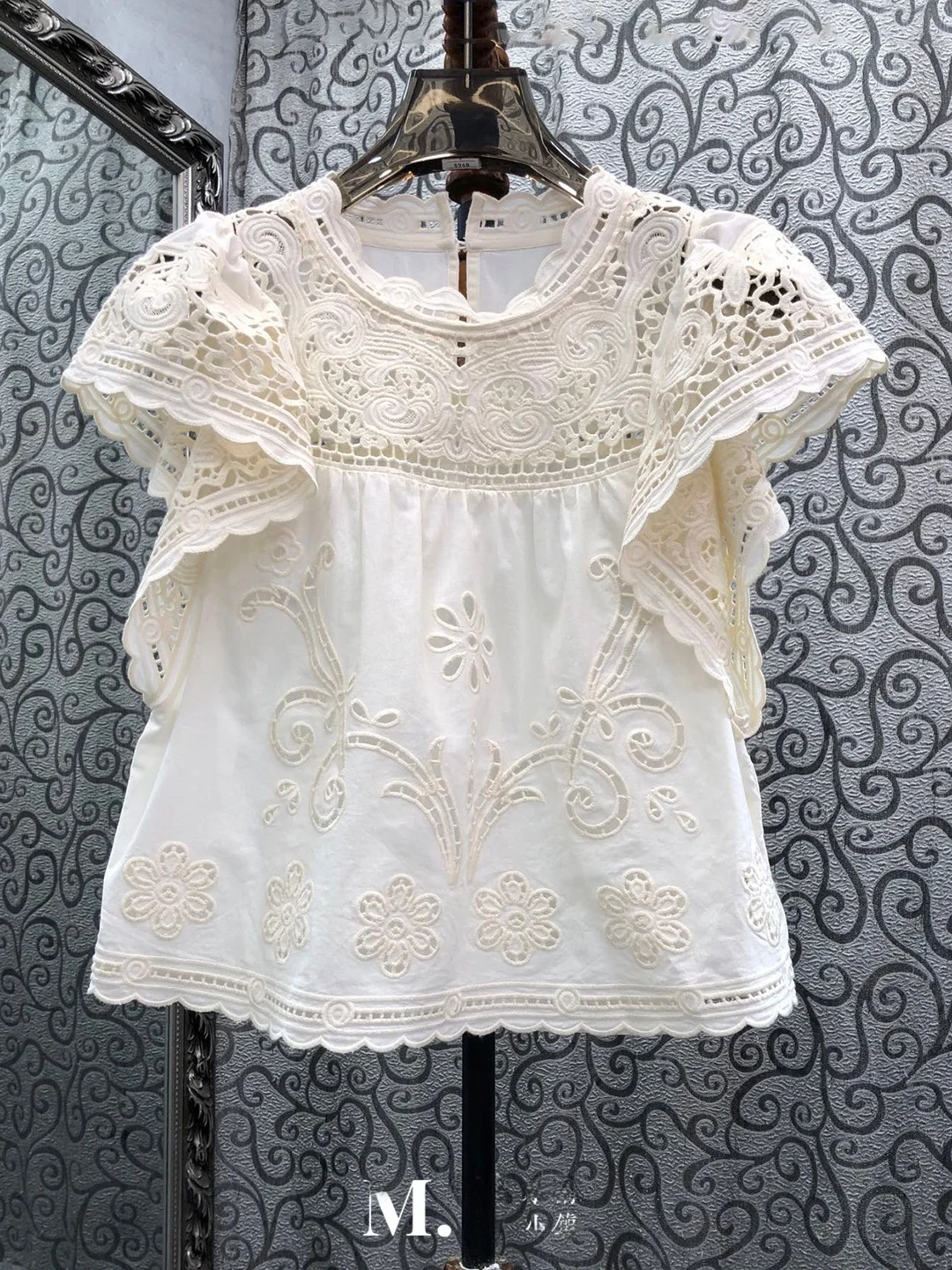 

Loose Milanese Town Southern Oil European Style Top with Embroidery Flying Sleeves Lace Trim Mellow Milk White E15