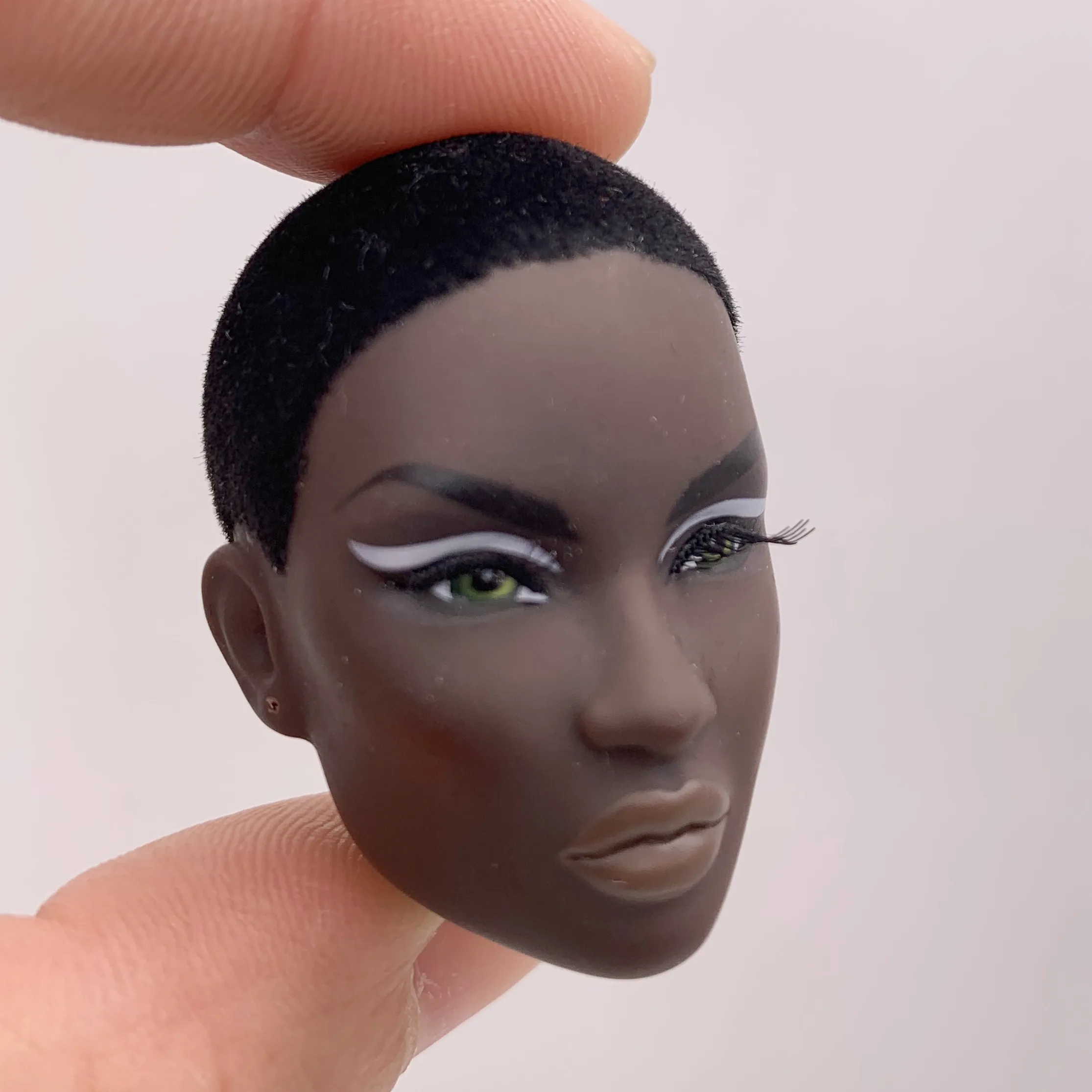 

Fashion Royalty Nu.face Adrenaline Rush Dominique Makeda Nubian Skin Integrity 1/6 Scale Doll Head