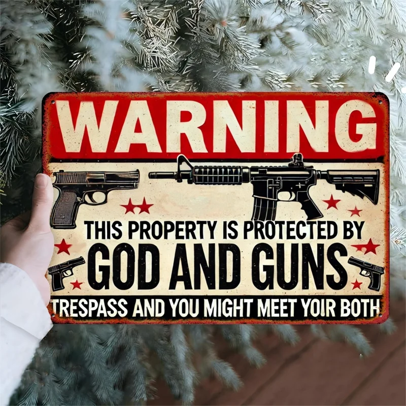 Señal de advertencia de metal retro "Protección de dios y armas", decoración de pared de hierro rústico con ilustraciones de pistola y escopeta, hogar humorístico y