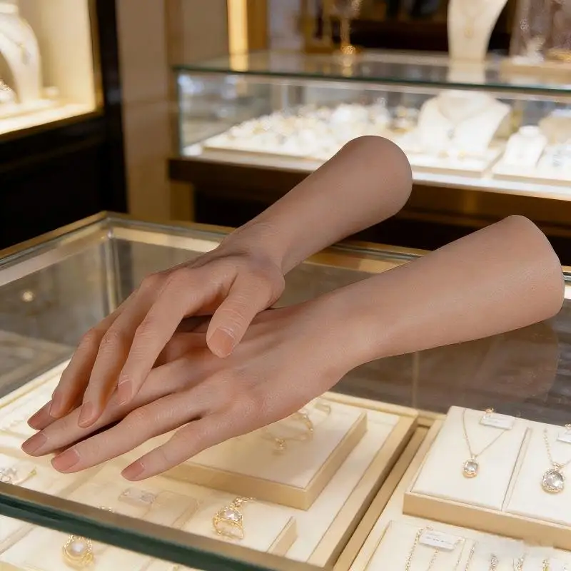 

Fake Female Silicone Hand Model Realistic American Supermodel Fake Nail Manicure Hands Painting Sketch Props Display TGDW08