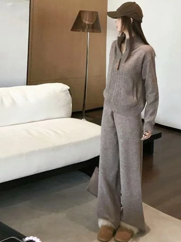 

Корейский стиль: повседневный спортивный костюм для женщин, вязаный топ и брюки с широкими штанинами, комплект из двух предметов, модный, дышащий, средней плотности, зимний.