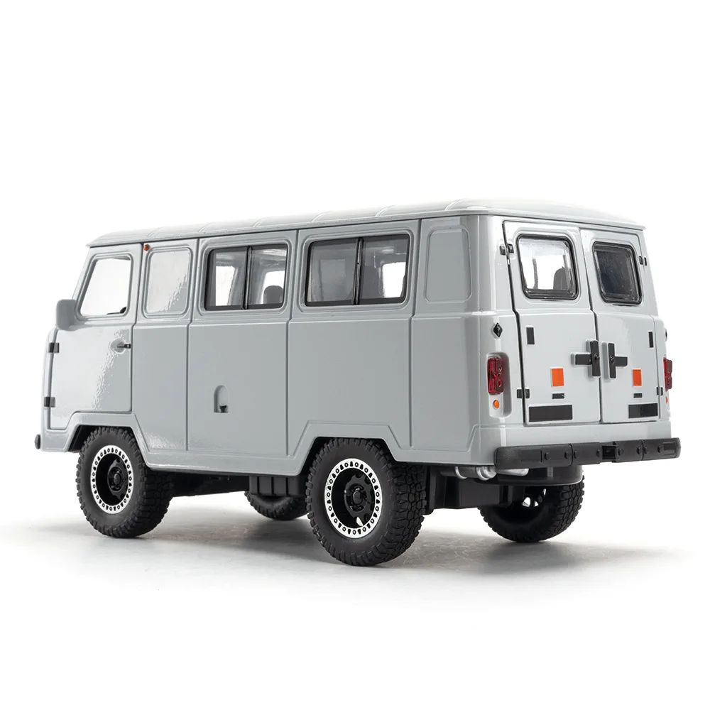 New 1:18 Russian UAZ TRAVELER 452 VAN Alloy Diecasts & Toy Vehicles Metal Toy Car Model Sound and light Collection Kids Toy