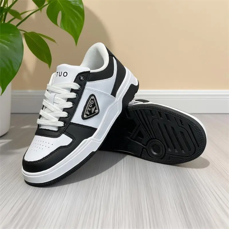 

Легкие повседневные кроссовки на массивной подошве, цельнолитые, для комфортных путешествий, с теплой подкладкой.