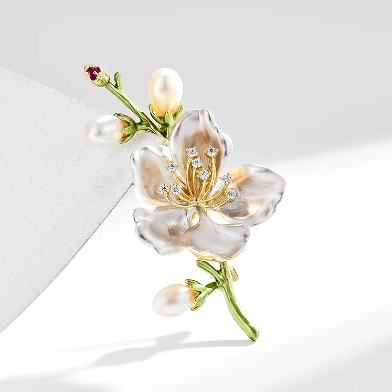 Elegant Freshwater Pearl Flower Brooch Luxury Design Light Luxury Floral Pin New Fashion Accessory For Women