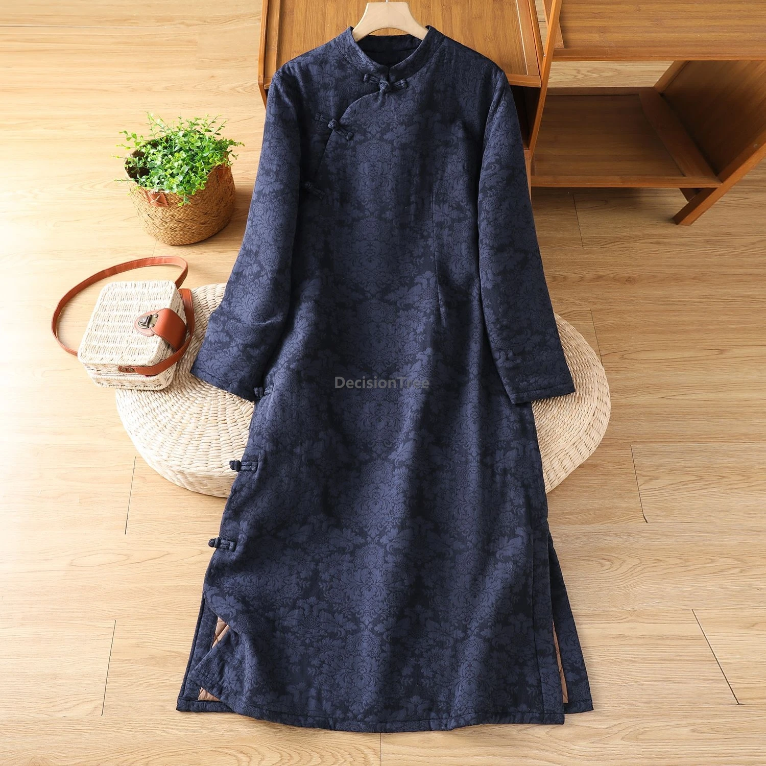 

Новое зимнее платье 2026 года в китайском стиле из хлопка и льна, улучшенное ципао, модное жаккардовое, утепленное, свободного кроя, элегантная повседневная одежда.