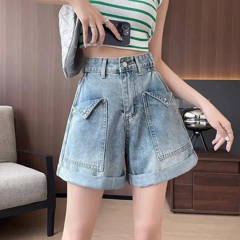 

Retro hemmed denim shorts women's autumn 2024 new big pocket design with high waist and slim A-shaped wide-leg pants.