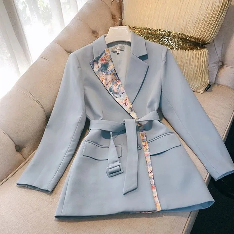 

2023 Autumn New Fashion Blast Street Small Suit Jacket Feminine Style French Small Crowd Scarf Design Sense White Blazer Top