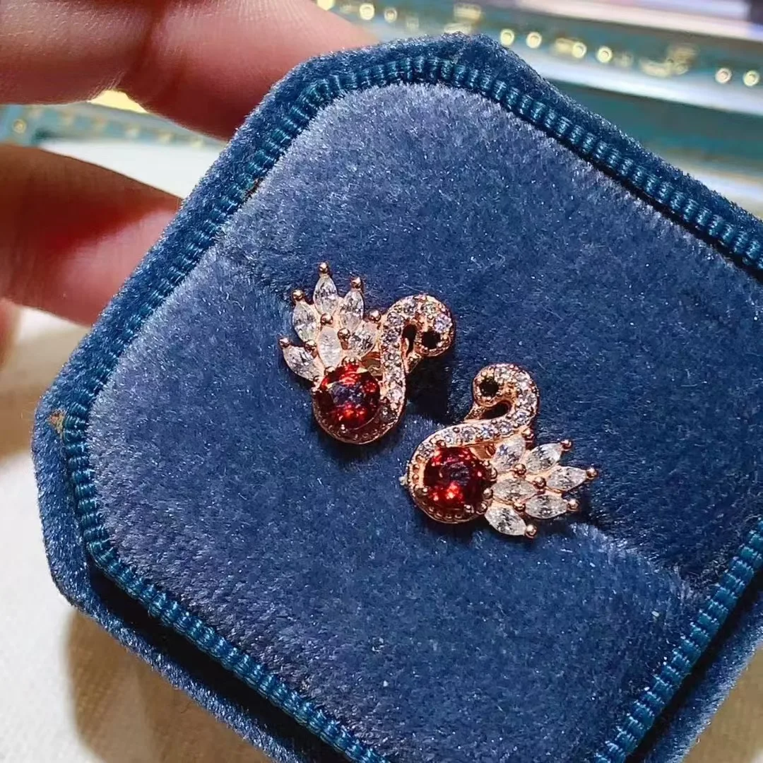 

KJJEAXCMY High End Women's Earrings Natural Garnet S925 Silver with Electroplating Boasting High Clarity Full Brilliance