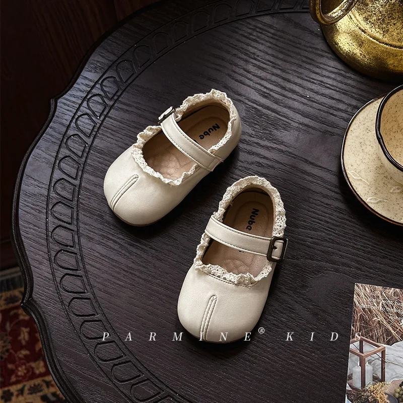 

Кожаные туфли Мэри Джейн для девочек, туфли принцессы на мягкой подошве с цветочным краем, детские модельные туфли в корейском стиле