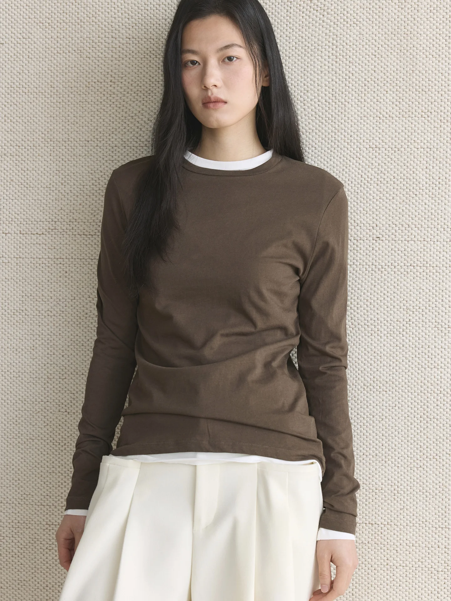 

Early spring simple and fashionable round neck solid color slimming T-shirt two-piece set, comfortable and casual for women