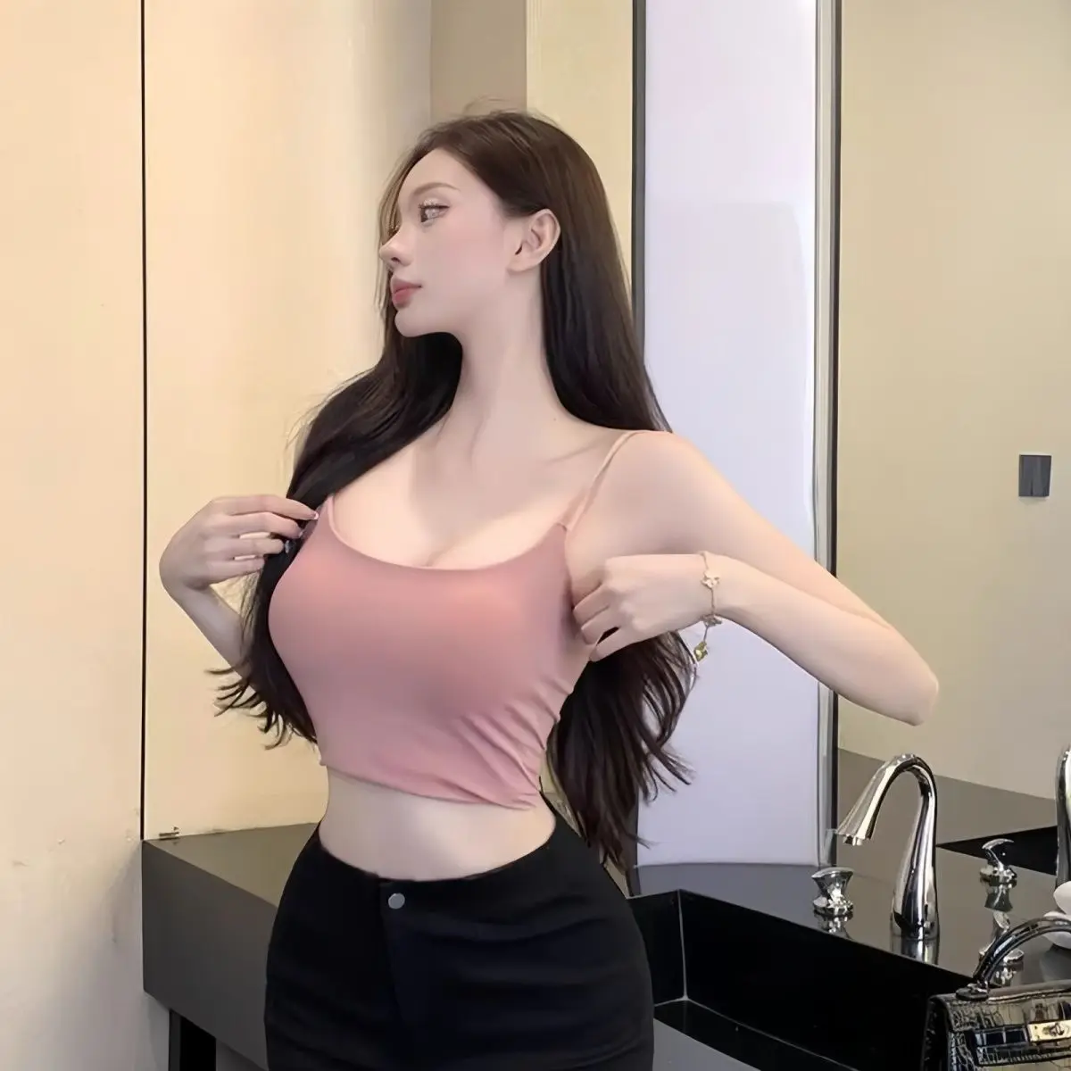 この8cmの韓国コミックバストブラは、女性の胸を大きく見せ、ウエストを細くし、背中を美しく見せます。