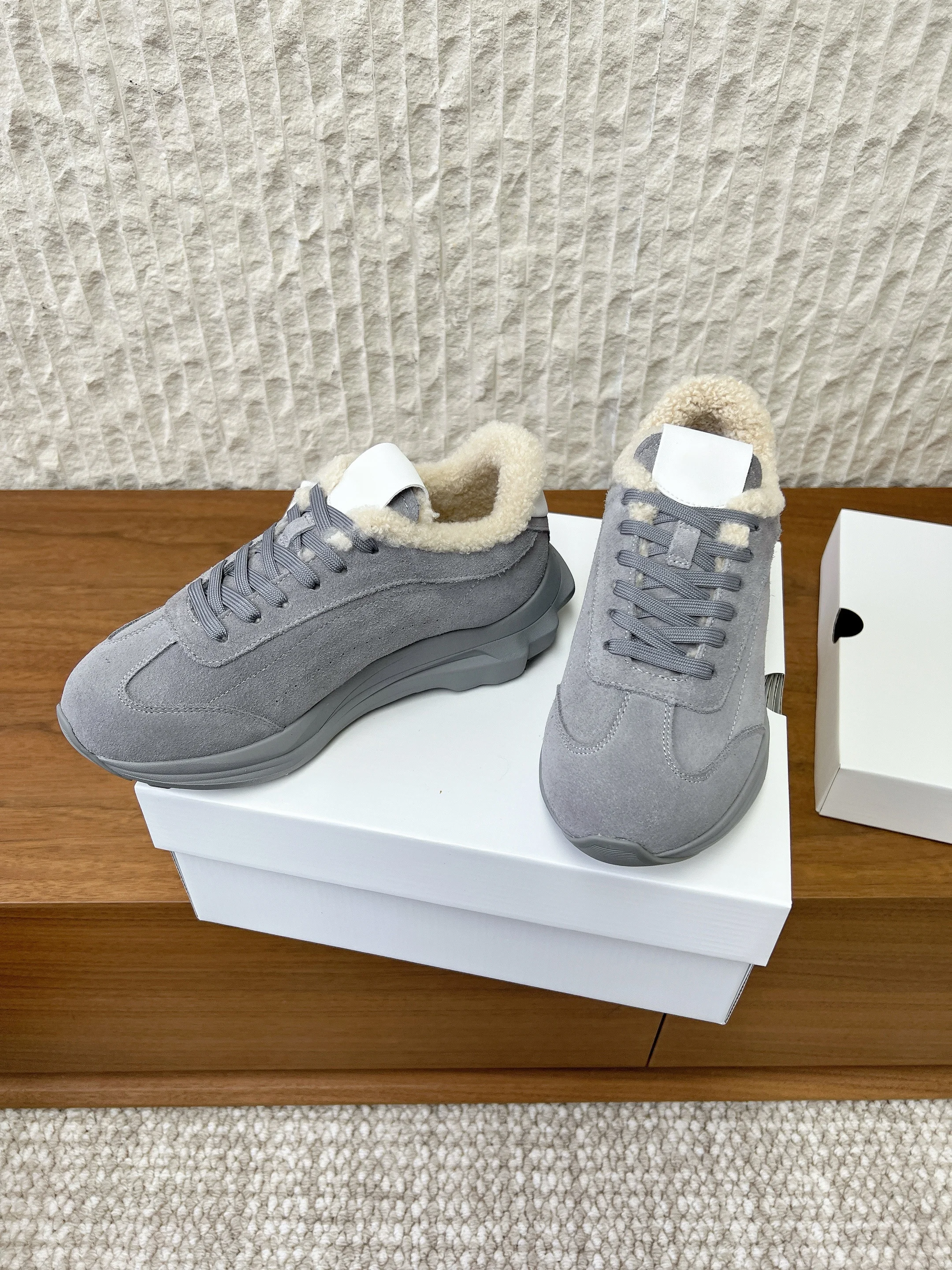 

2025 neutral suede - wool lining, lace up design, comfortable thick sole, fashionable winter daily wear, fashionable casual shoe