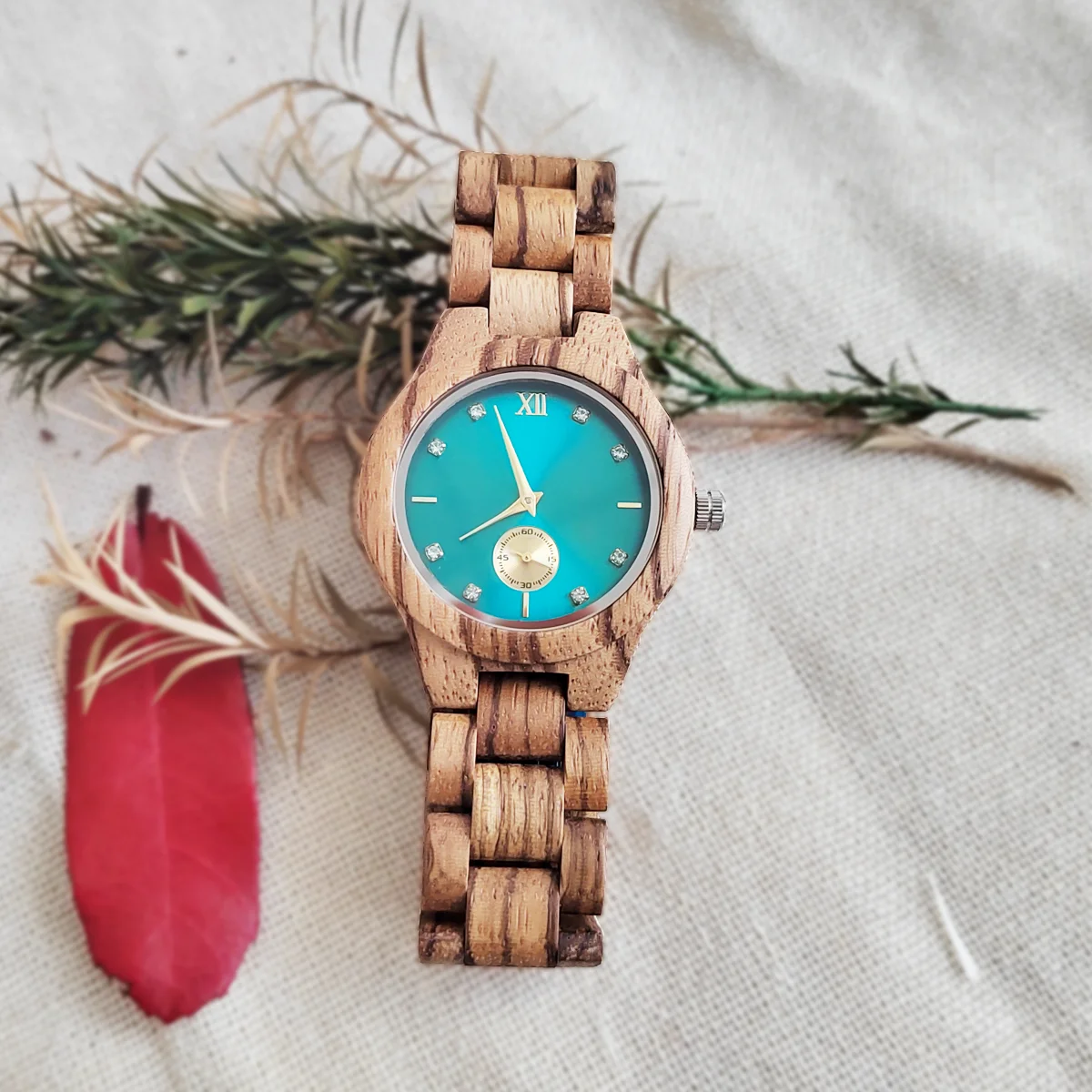 Women's Wood Watch Retro Wooden Woman's Fashionable Luxury Quartz Wrist Watches Clock for Valentine's Day Gift for Girlfriend